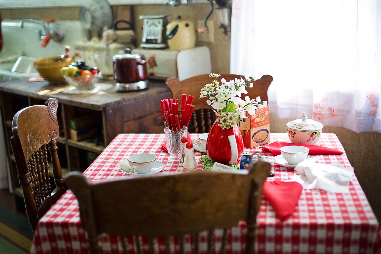 How to Make Your Own Decorative Table Runner